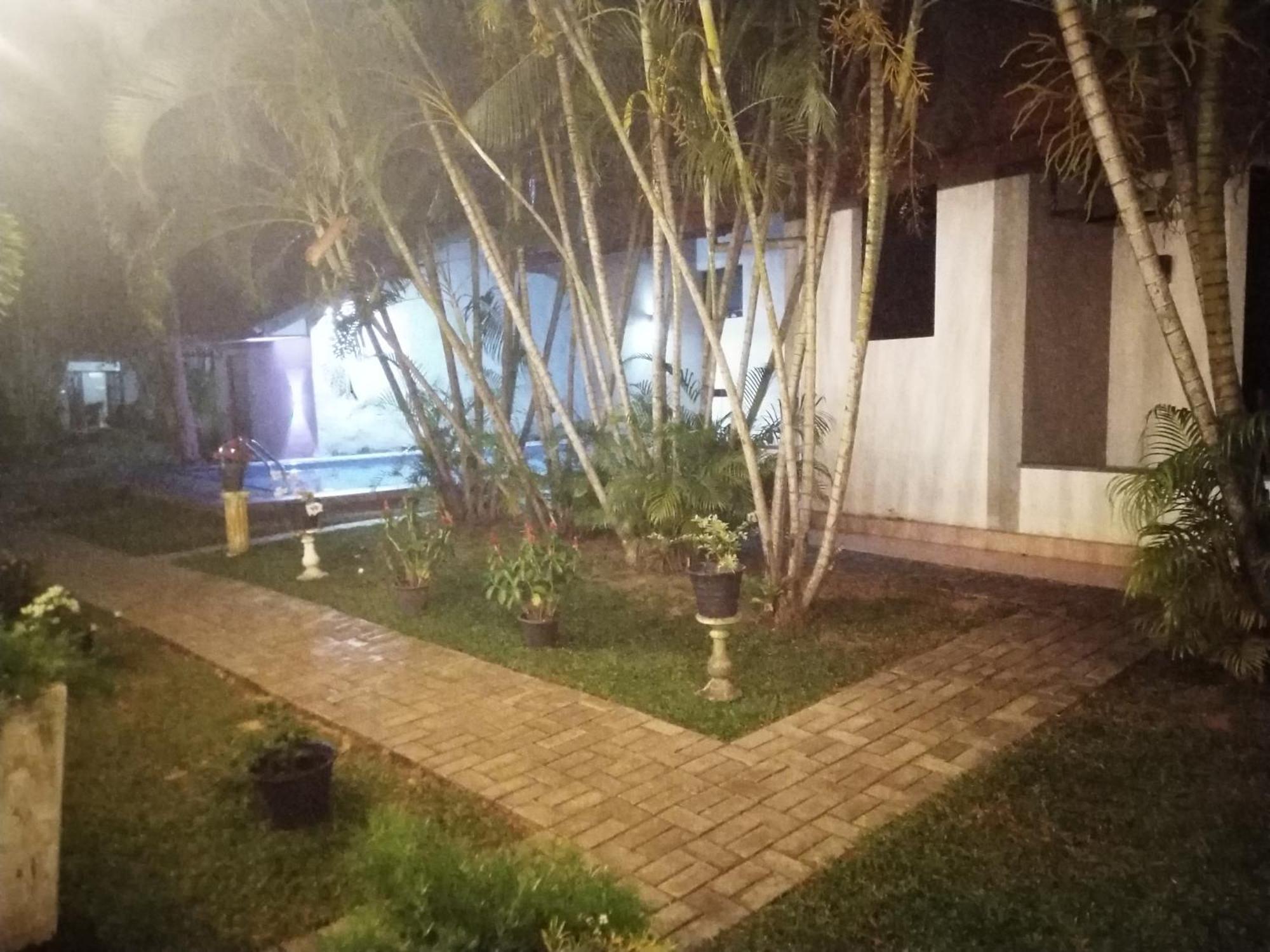 Blue Bell Hotel Negombo Exterior foto